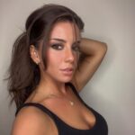 Melis Tüzüngüç Instagram - make your aura dance with your hair✨ @beautyofvenusienne 🤎