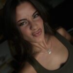 Melis Tüzüngüç Instagram - yine kafamın içi gibi bi postmuş. bi de hayat, benle güldüğün kadar anlamlıymış🤷🏻‍♀️