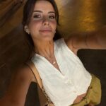Melis Tüzüngüç Instagram - yine kafamın içi gibi bi postmuş. bi de hayat, benle güldüğün kadar anlamlıymış🤷🏻‍♀️