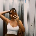 Melis Tüzüngüç Instagram - yine kafamın içi gibi bi postmuş. bi de hayat, benle güldüğün kadar anlamlıymış🤷🏻‍♀️