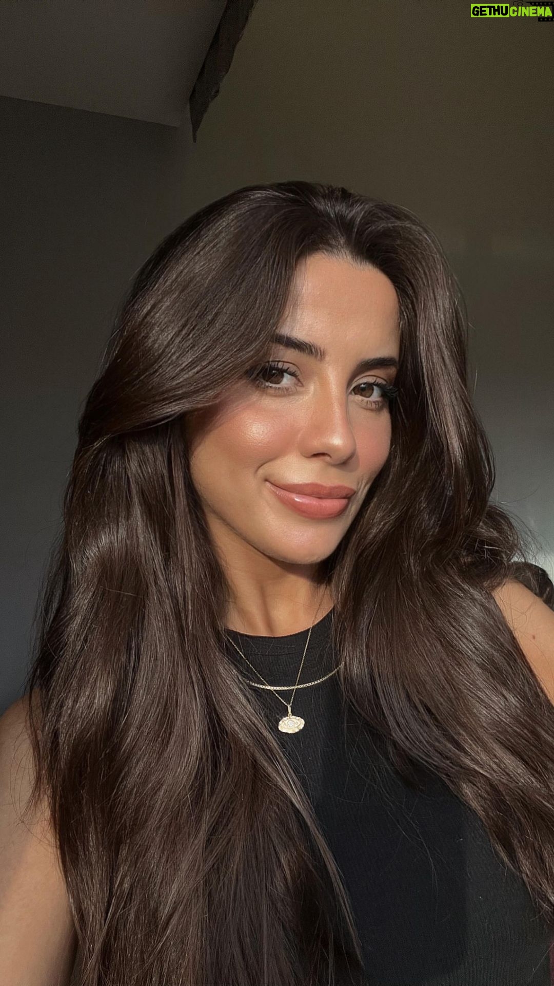 Melis Tüzüngüç Instagram - gün batımında saçlara 'vénusienne' öpücüğü kondu✨🤎