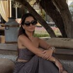 Melis Tüzüngüç Instagram - yalnızca içteki yakındır. başka her şey uzak.
