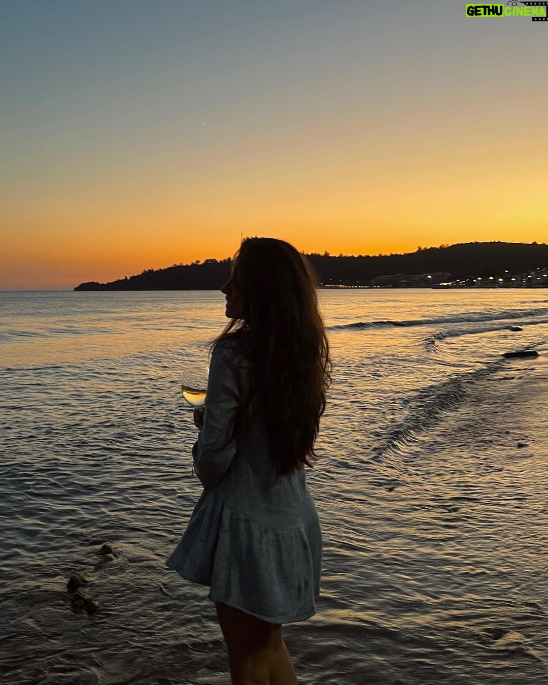 Melis Tüzüngüç Instagram - öyle bi güzel gitti ki gün🪄