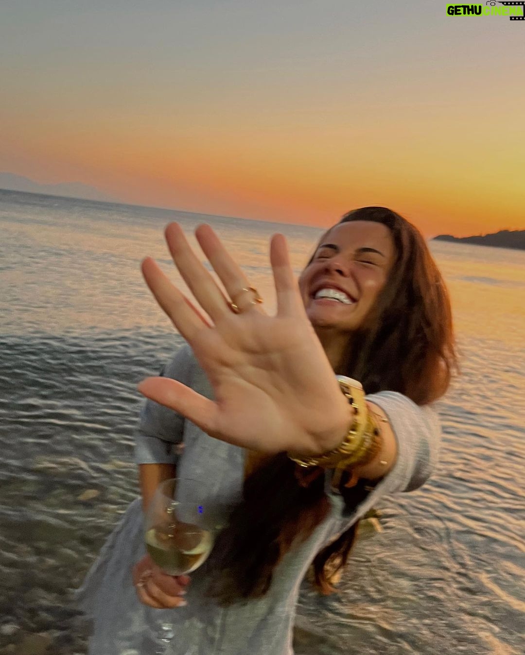 Melis Tüzüngüç Instagram - öyle bi güzel gitti ki gün🪄