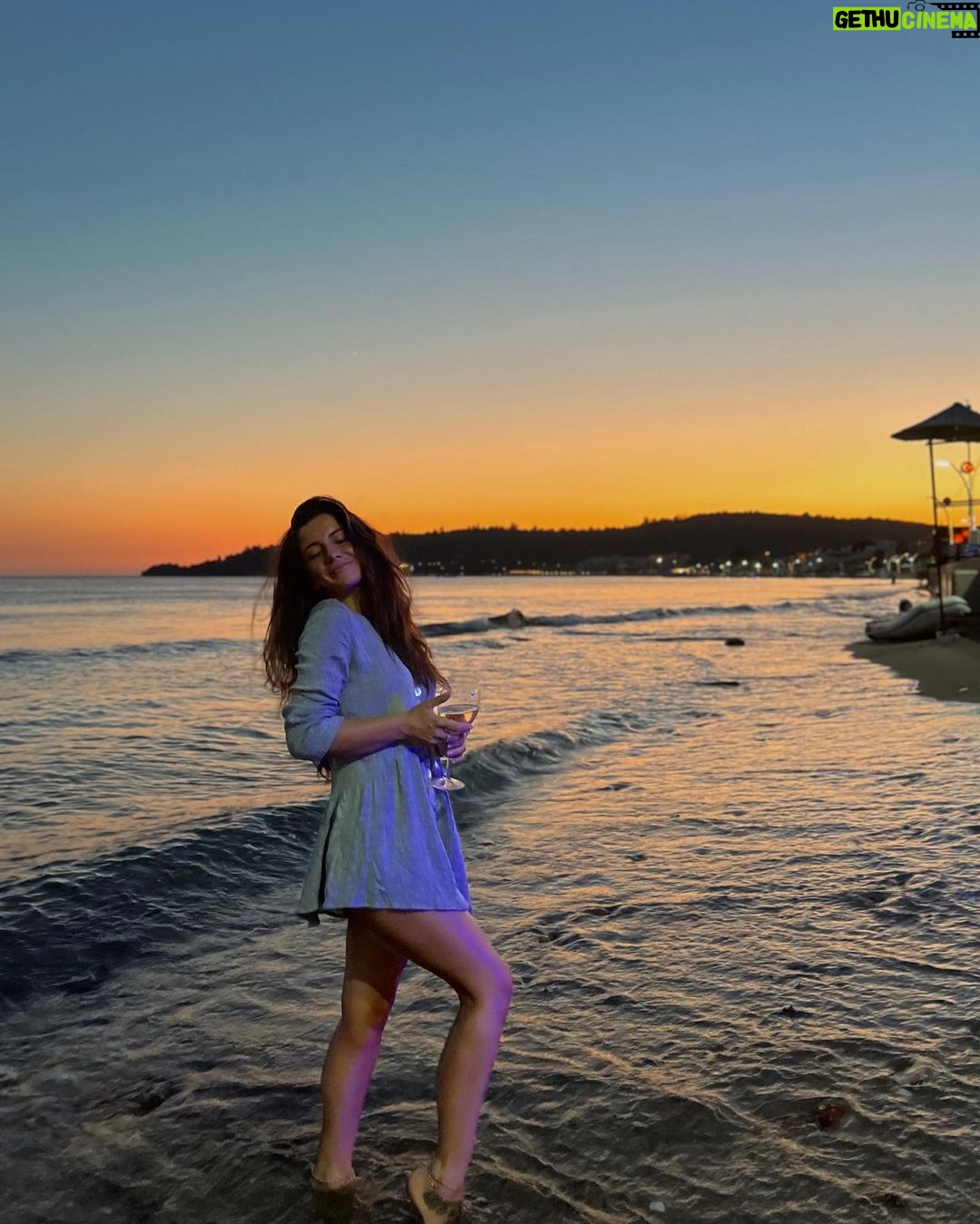 Melis Tüzüngüç Instagram - öyle bi güzel gitti ki gün🪄