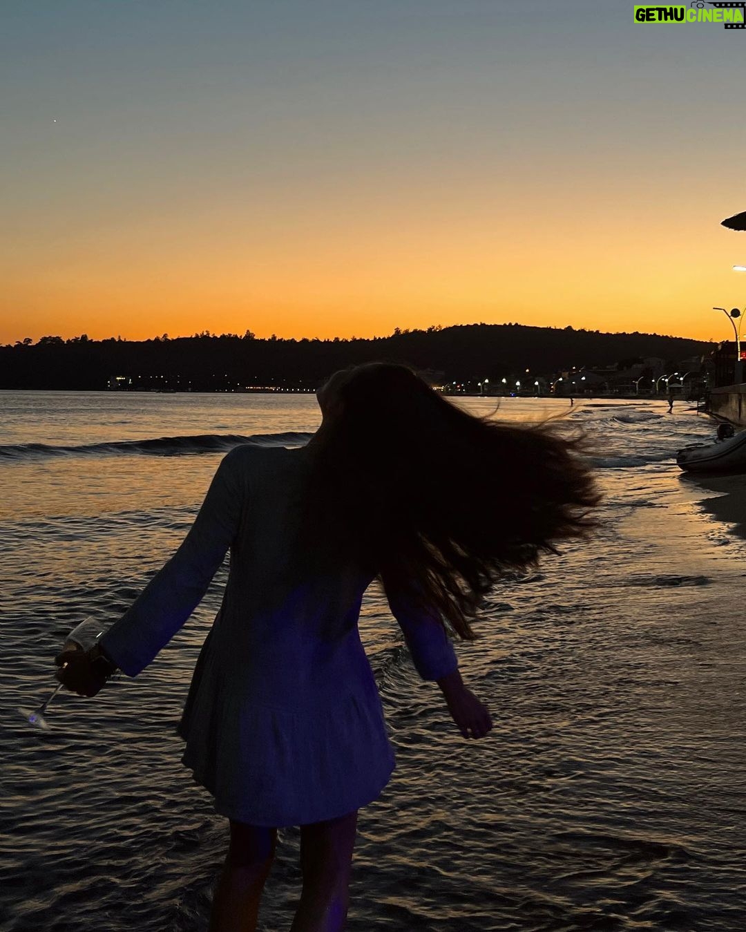 Melis Tüzüngüç Instagram - öyle bi güzel gitti ki gün🪄
