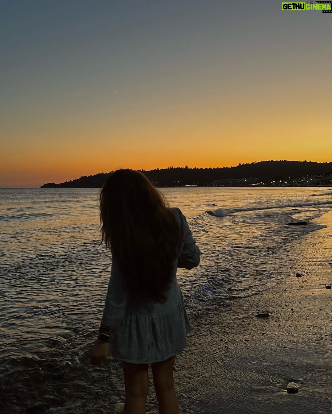 Melis Tüzüngüç Instagram - öyle bi güzel gitti ki gün🪄