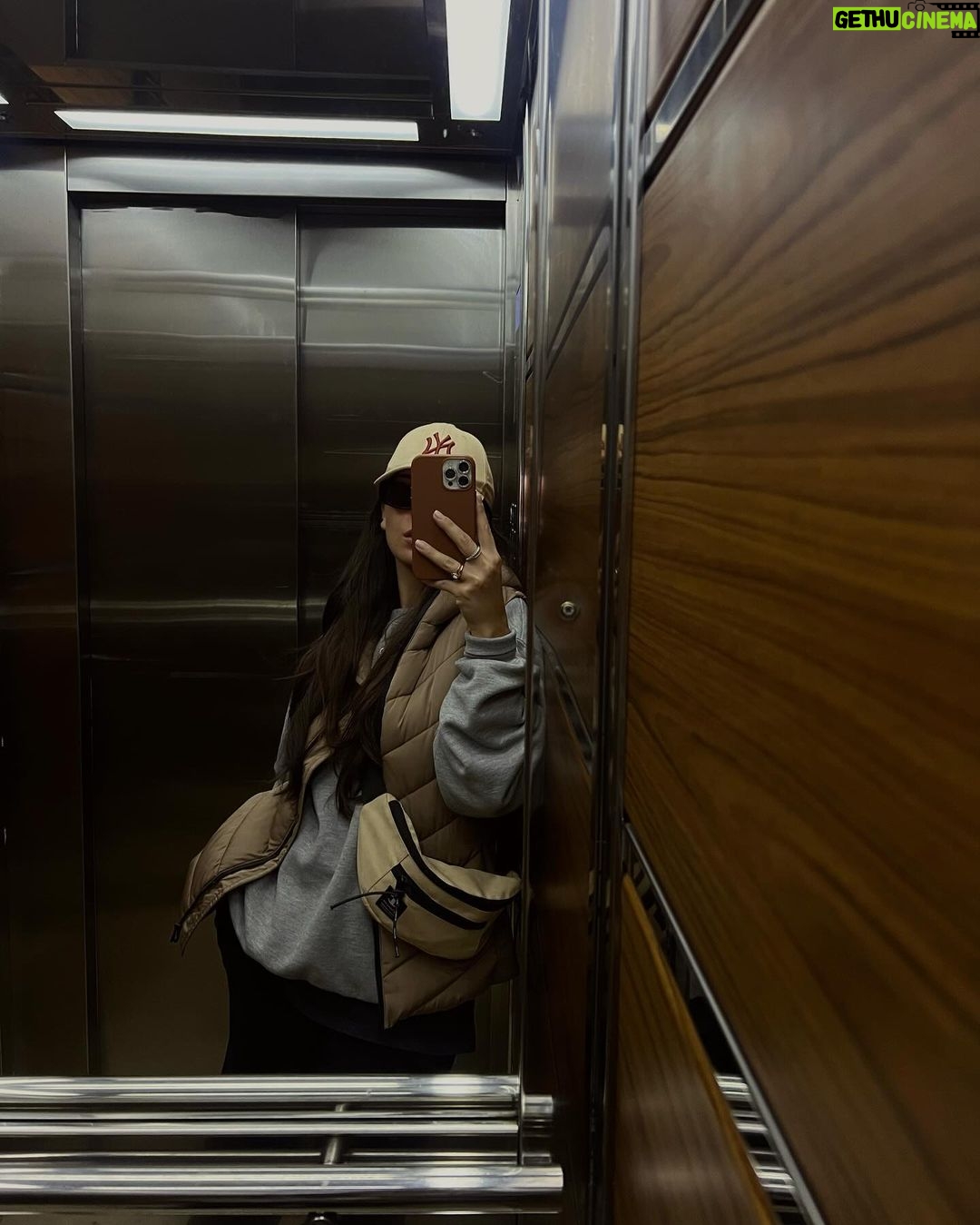Melis Tüzüngüç Instagram - ama bana ne, kime ne, ben saracağım seni yine de❤️🔥