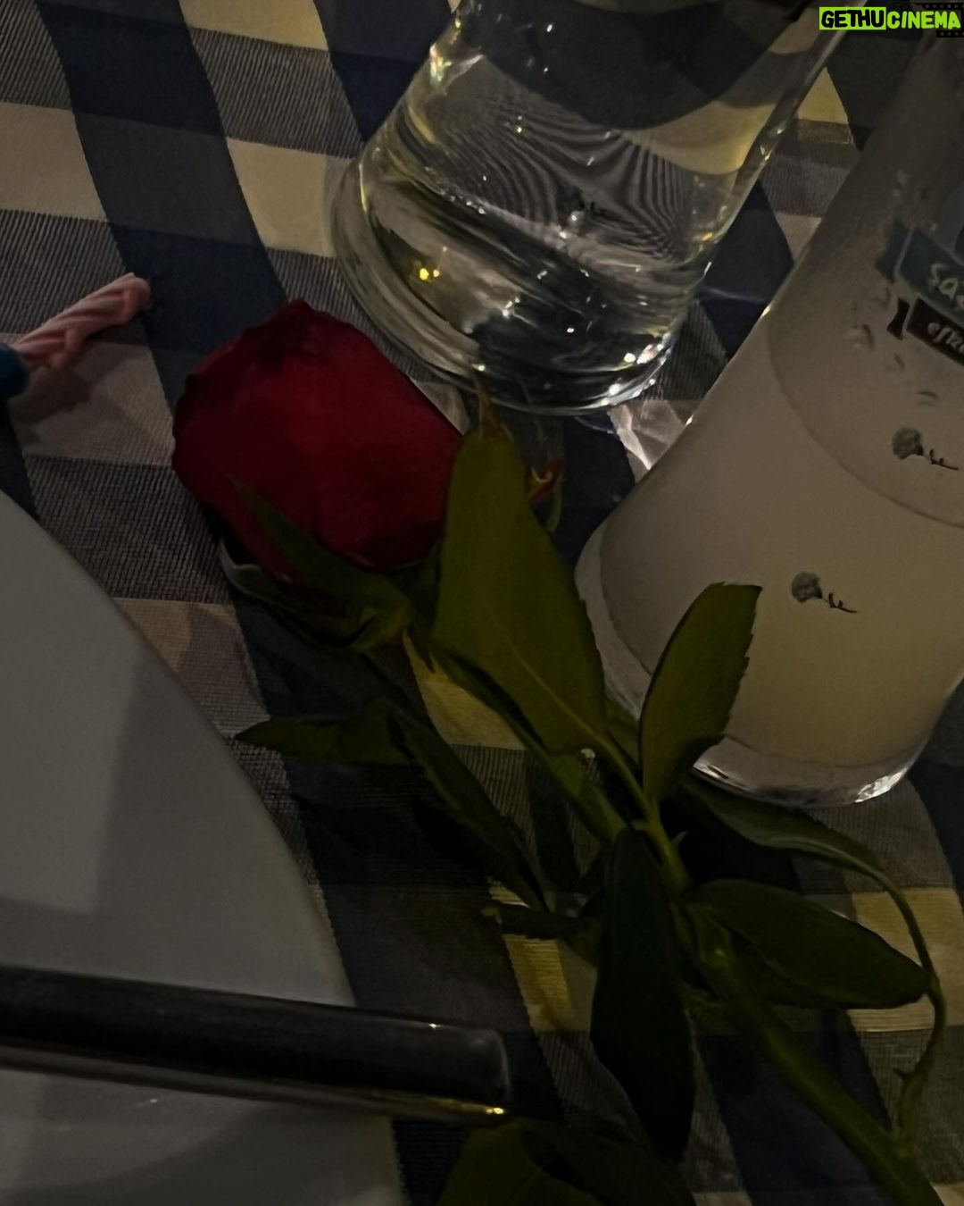 Melis Tüzüngüç Instagram - ama bana ne, kime ne, ben saracağım seni yine de❤️🔥