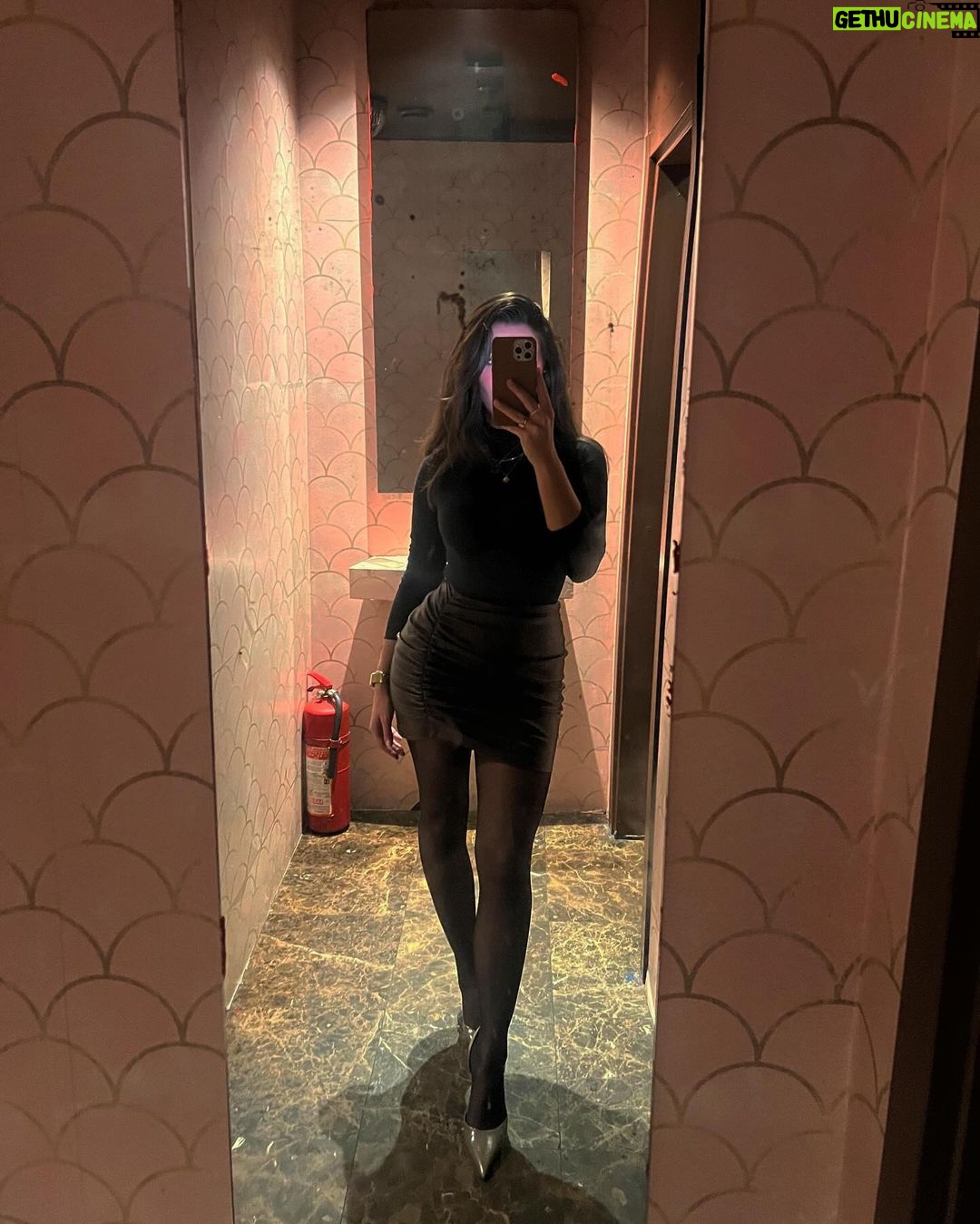 Melis Tüzüngüç Instagram - ne yapayım şimdi ben?