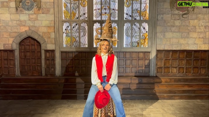 Melissa Cervantes Instagram - This is just a piece of everything that I experienced this weekend. Thank you to @aew and @warnerbrostv for the special tour this week! I would highly recommend you to check my #patreon and #youtube next week to see more moments like this! #studiotour #lameramera #losangeles