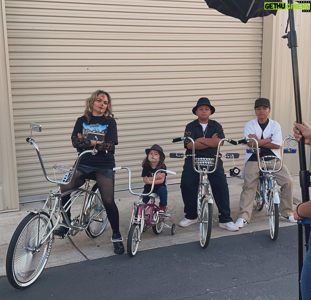 Melissa Cervantes Instagram - With my lil homies at @barriotoys loved every moment of it #california #love #barrio #mexicana #homies #lamerameraabogada
