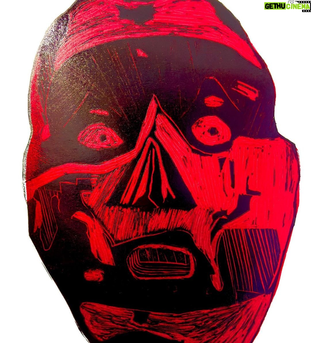 Melissa Cervantes Instagram - Muestra de Producción Gráfica Taller 10/10. Los esperamos este sábado 16 de diciembre en Taller 10/10. Tendré el placer de mostrar dos piezas: la primera es el segundo tiraje del 'Póster @thunderrosa22 en Londres', del cual un ejemplar del primer tiraje se encuentra en la Embajada de México en el Reino Unido. La segunda es una creación inspirada en mi videoarte 'Ominus Omen'. Agradezco todo el apoyo y conocimiento del @taller1010 y @inthegente Raúl Márquez en esta nueva disciplina. Encuéntrennos en M.M. del Llano 1010 Ote., Centro de Monterrey. Siéntanse libres de traer una bebida para compartir. #Taller1010 #ProduccionGrafica #TonyAllen #ArteMonterrey #Monterrey #Arte #grabado #etching