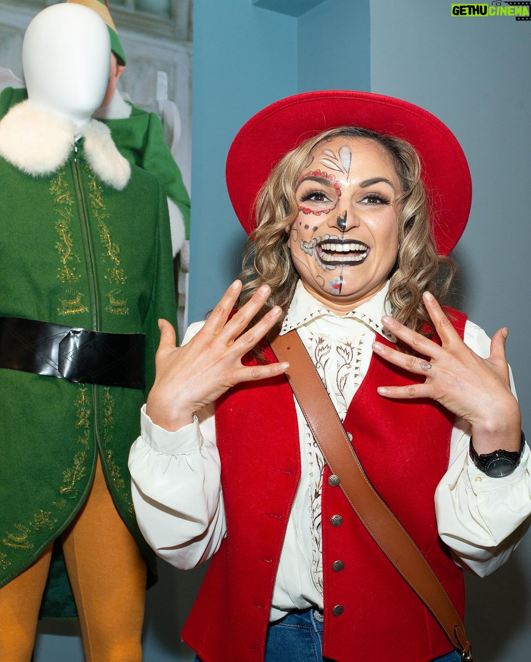 Melissa Cervantes Instagram - From iconic couches to wizarding lessons. Check out these amazing moments from when @aew visited the @wbtourhollywood!
