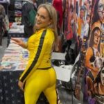 Melissa Cervantes Instagram - Who thinks this kill bill gear needs to come back????? Anddddd this week in the vlog 😎😎😎😎😎😎😎😎 #butt #nycc #fun #lameramera #cosplay #killbill #friday #fun