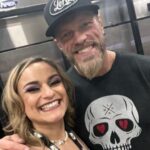 Melissa Cervantes Instagram - I’m so happy I finally met @edgeratedr him and his wife are nicest and selfless human beings in this world ❤️ Have fun this Tuesday and beat @luchasaurus dinosaur butt! #coworkers #ratedrsuperstar #AEWDynamite #tuesday #AEWCollison #AEW #lameramera #ThunderRosa