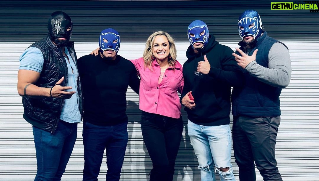 Melissa Cervantes Instagram - Make a statement… No matter what😘 #livingmybestlife #lameramera #newera #nocap #countingdown