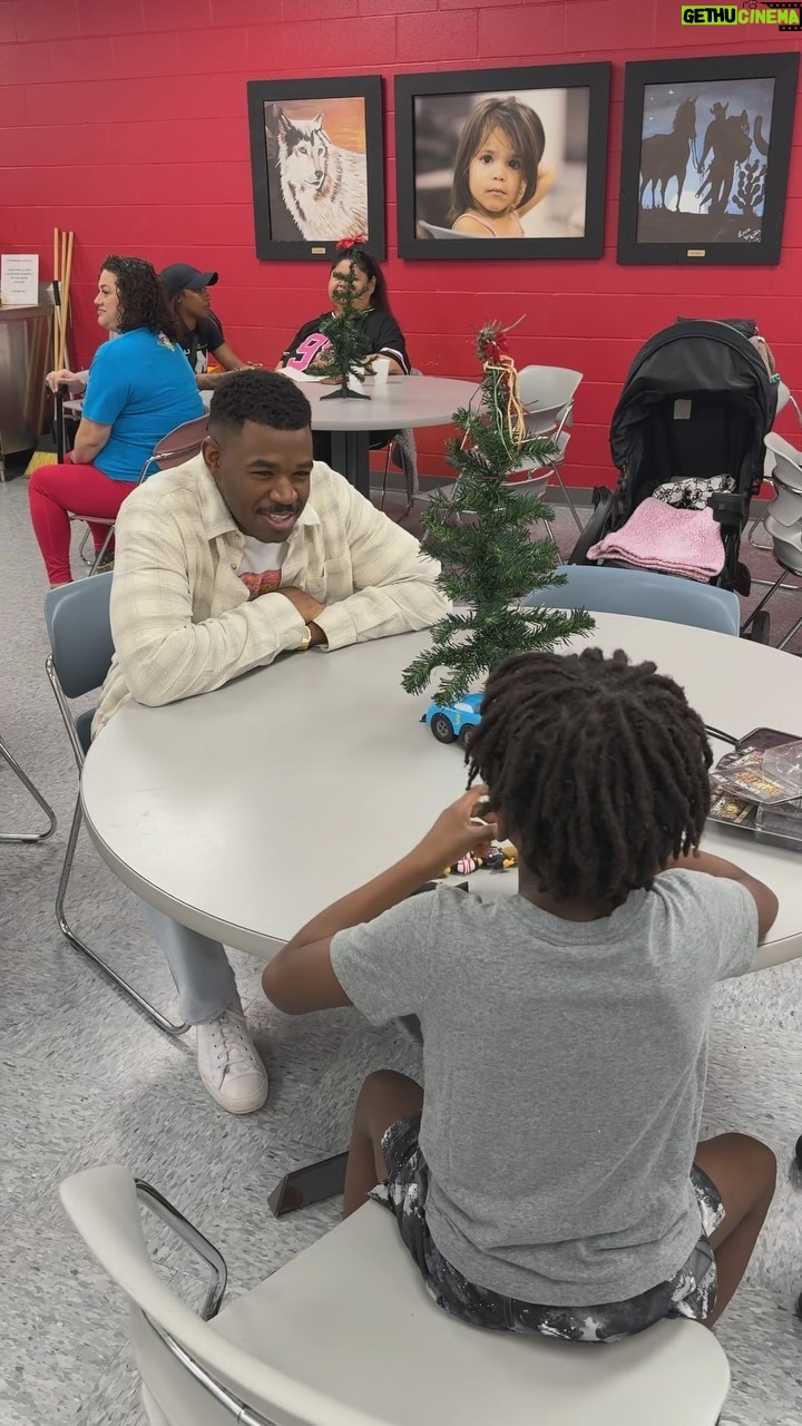 Melissa Cervantes Instagram - Ahead of her return to the ring in AEW, @AEW Together joined Thunder Rosa and friends to pass out hot cocoa, cookies and AEW toys spreading holiday cheer at Salvation Army’s Family Emergency Shelter ❤️🎅❤️ San Antonio, Texas
