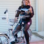 Melissa Cervantes Instagram - Cruising on our bikes 🚴‍♀️ with my homies from the hood. Always remember your roots, my Thunder Army. Hit me up in the comments with your hometown!👇👇👇 #wrestler #wrestling #wrestlinglife #aew #hispanicwomen