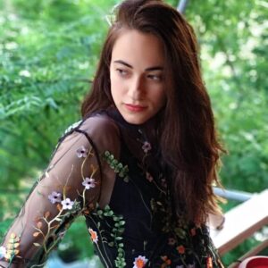 Melissanthi Mahut Instagram - Ετερος Εγω- Χαμενες ψυχες. Ευχαριστω Σωτηρη για την εμπιστοσυνη, @pygmalion_dadakarides για τις τελειες στιγμες και την υπεροχη συνεργασια και το καταπληκτικο cast του Ετερος Εγω- Χαμενες Ψυχες για αυτο το αριστουργημα. Very very proud to be part of this. 
Event by: @cosmote_tv

Fabulous dress by:  @anamnesi.co thank you @cherrytsir 😎😎 Click by: @giannis.mosios 
#cosmotetv #eterosego #eterosegoxamenespsixes #mystery #newseries #premiere #aiglizapeiou 
Spot the idiot that missed the memo on what camera to look at.