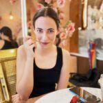 Melissanthi Mahut Instagram - "Being cheeky with cake" Portrait in pixels By: @sophia_n_elena_cai Phuket, Thailand