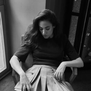Melissanthi Mahut Instagram - Sittin' in the mornin' sun
I'll be sittin' when the evenin' comes
Watchin' the ships roll in
Then I watch 'em roll away again

I'm sittin' on the dock of the bay
Watchin' the tide, roll away
I'm sittin' on the dock of the bay
Wastin' time