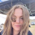 Mena Suvari Instagram - From Sunrise to Sunset✨🎥 🖤 #KalahariMovie #SetLife #WorkingMomLife
