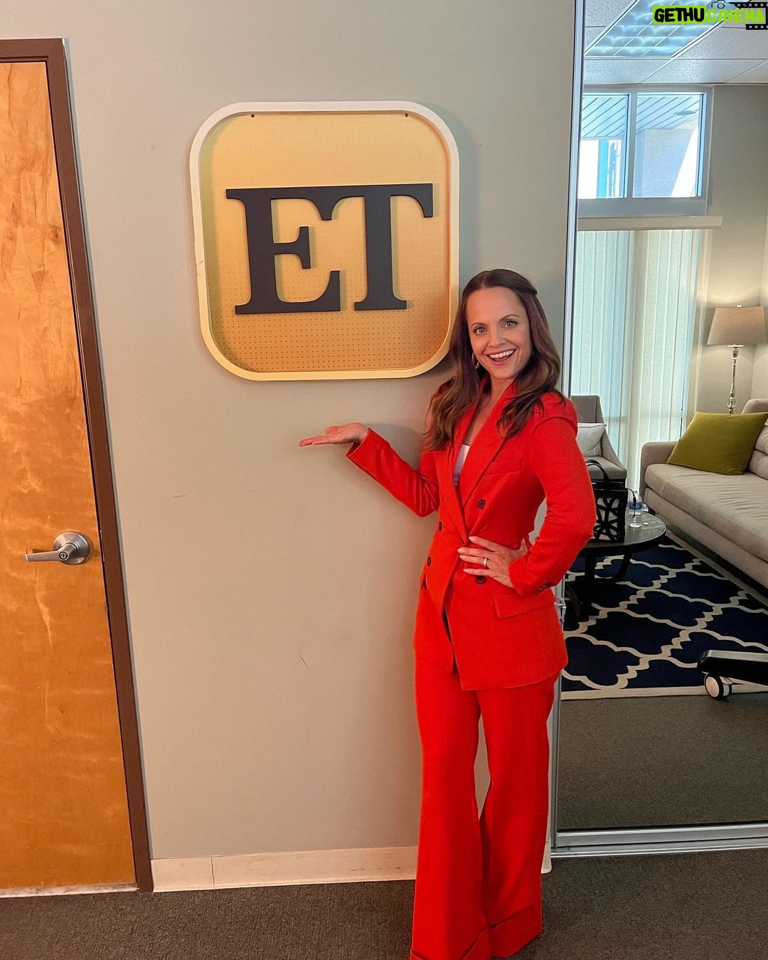 Mena Suvari Instagram - A little #bts from a wonderful time with @entertainmenttonight 🫶🏻✨Thank you for having me on to discuss #HouseOfChains airing this Saturday on @lifetimetv ✨