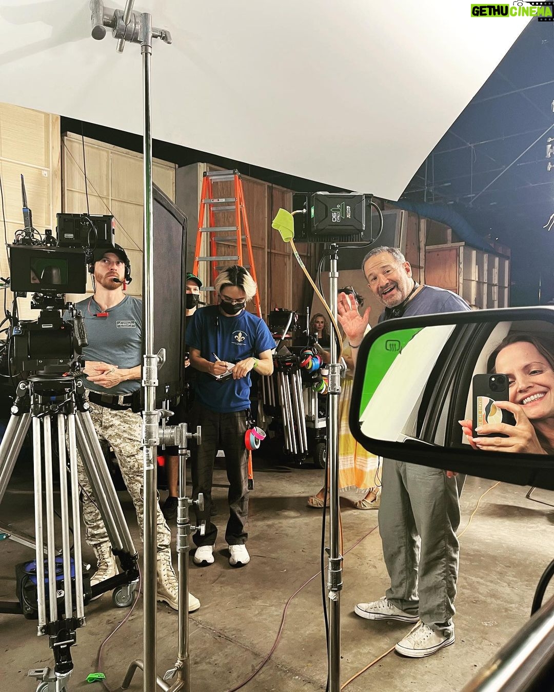 Mena Suvari Instagram - Objects in mirror may appear cooler than they actually are…🥸 #BTS #SetLife 🎥 #OnTheStage #Grateful ❤️✨