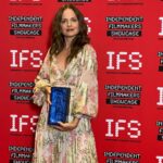 Mena Suvari Instagram - A series in award acceptance. 🤪🫶🏻✨ Thank you #IFS for the acknowledgment of our small, but mighty, film #GraceAndGrit 🙏🏼What an honor to share in this special moment with you, @sebastiansiegel1 and everyone involved. Treya’s spirit lives forever strong in her life’s work and now in the telling of her story, a gift I will forever be grateful to have been a part of and experienced ❤️✨ @ifs.film.festival #IndependentFilmmakersShowcase #BestActress ❤️🙏🏼✨