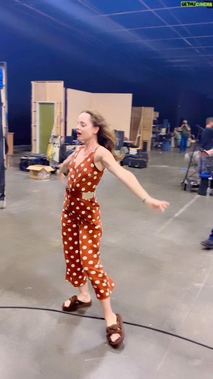 Mena Suvari - 2.2K Likes - A fan this big requires a moment🫶🏻#SetLife #MovieMaking