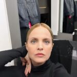 Mena Suvari Instagram - Moments in making art with new fam🪄✨ #RZR #LivingInTheGratitude #InFocus ✨#SetLife #WorkingMamaLife