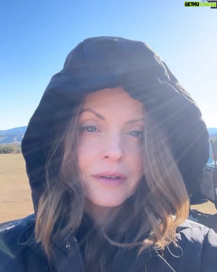 Mena Suvari Instagram - ✨🫶🏻Movie magic in majestic locales ✨#KalahariMovie #SetLife #WorkingMomLife 🫶🏻✨