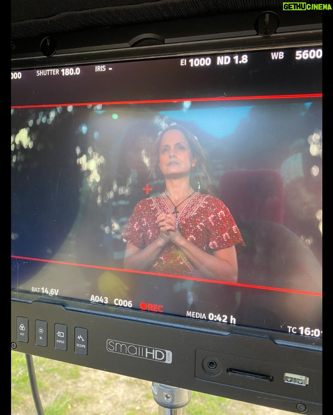 Mena Suvari Instagram - ✨🫶🏻Movie magic in majestic locales ✨#KalahariMovie #SetLife #WorkingMomLife 🫶🏻✨