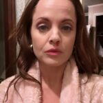 Mena Suvari Instagram - And that’s a wrap❣️🎬✨ Oh man, I miss this cast/crew❣️ Too much fun playing Ms. Vivian and can’t wait for you all to see this badass piece of art we made✨🧟‍♂️ #AllYouNeedIsBlood #ZomDrom #SetLife #WorkingMomLife ✨