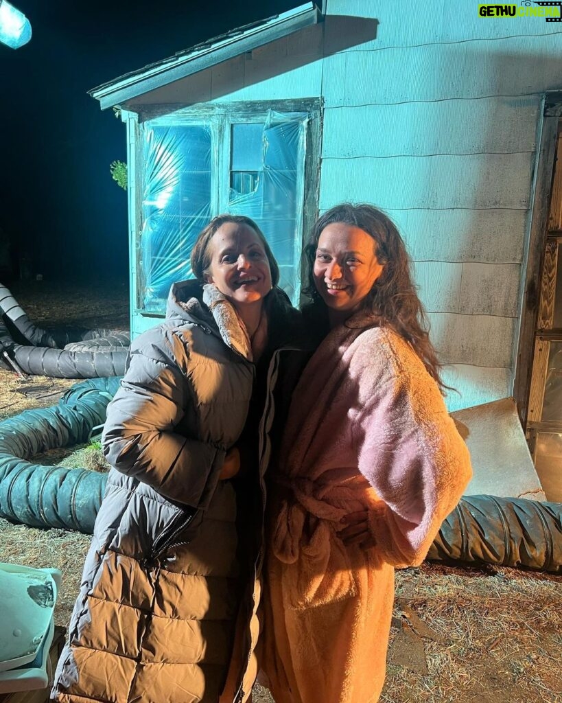 Mena Suvari Instagram - And that’s a wrap❣️🎬✨ Oh man, I miss this cast/crew❣️ Too much fun playing Ms. Vivian and can’t wait for you all to see this badass piece of art we made✨🧟‍♂️ #AllYouNeedIsBlood #ZomDrom #SetLife #WorkingMomLife ✨