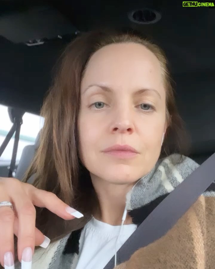 Mena Suvari Instagram - And now to the next coast✈️✨ #AllYouNeedIsBlood #SetLife #WorkingMomLife ✨💪🏼 #FullOfGratitude 🙏🏼✨