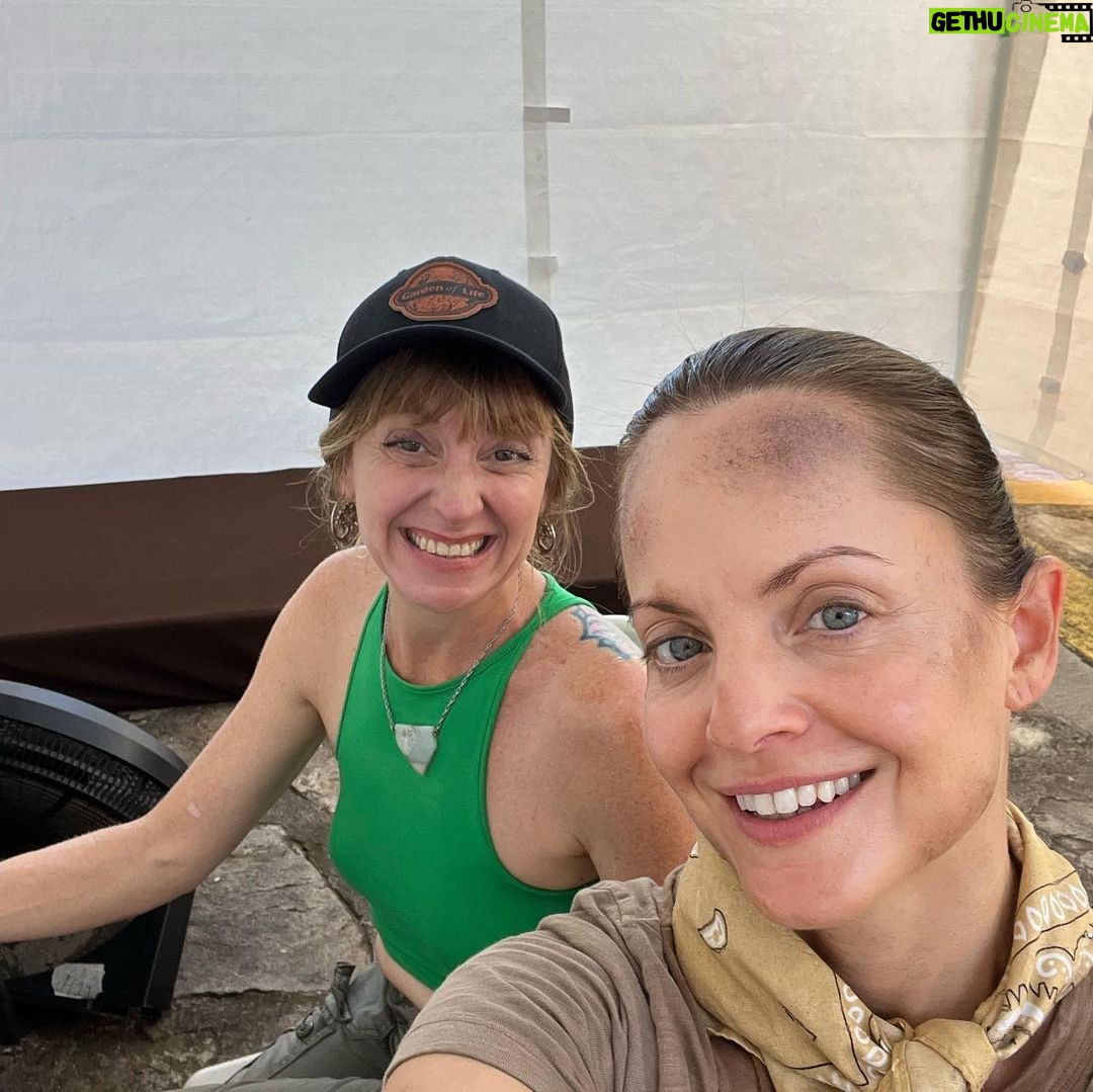 Mena Suvari Instagram - And that’s a wrap🎬✨ Honored and grateful. I already miss this bunch so so much. ✨🤟🏼🇸🇻 #FirefliesAtElMozote #SetLife #WorkingMamaLife ✨