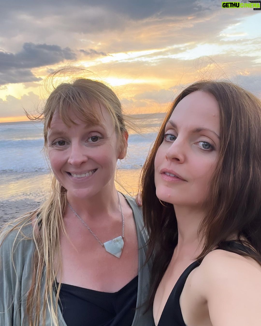 Mena Suvari Instagram - Day 4✨Rest & Relaxation ✨#ElSalvador #WeekendVibes 🌴✨