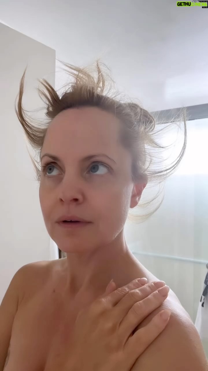 Mena Suvari Instagram - From day unto night. 🎀 #WorkingMamaLife #LivingInTheGratitude #MamaMena
