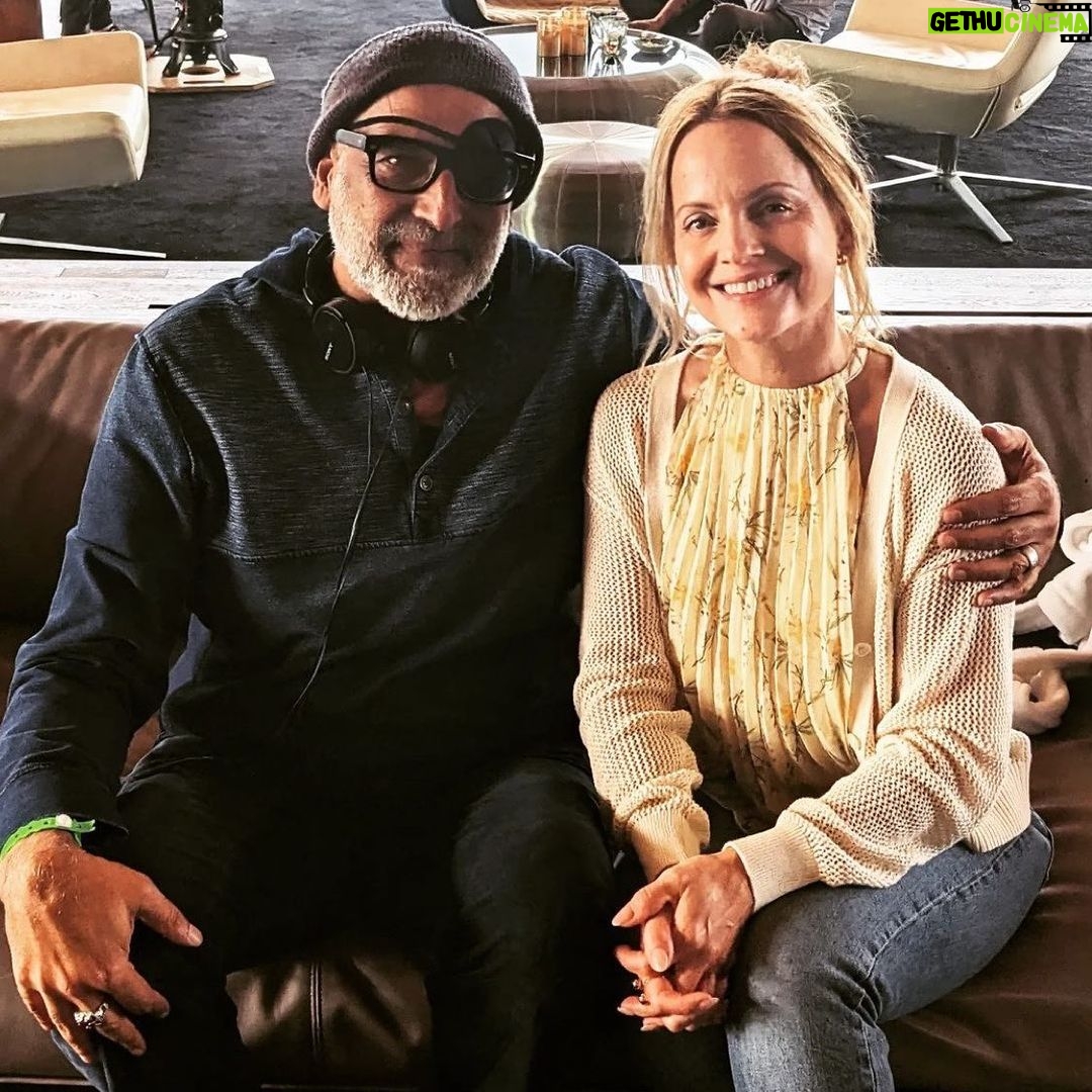 Mena Suvari Instagram - Sharing space with beautifully talented individuals and telling wonderfully powerful stories. 🎥✨#SetLife #LivingInTheGratitude #WorkingMamaLife @ctrlaltdelfilm 🖤✨