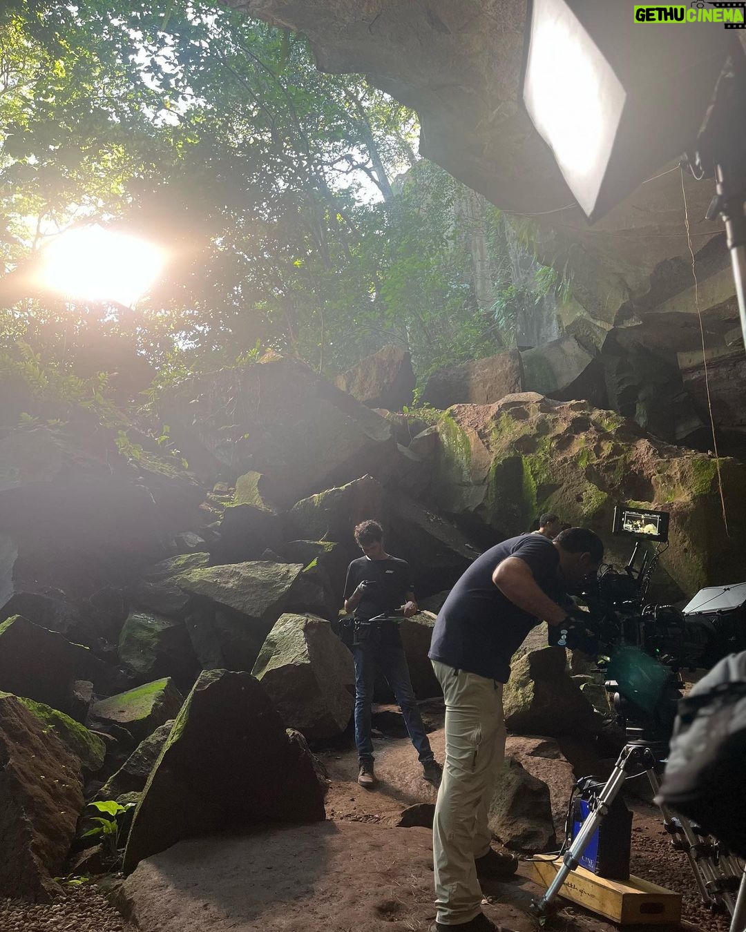 Mena Suvari Instagram - Day One 🌴✨#ElSalvador #SetLife #FirefliesAtElMozote