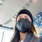 Mena Suvari Instagram – Here we go again! ✨💪🏼✈️ One red eye later…
El Salvador here we come! ✨❤️ #SetLife #WorkingMomLife