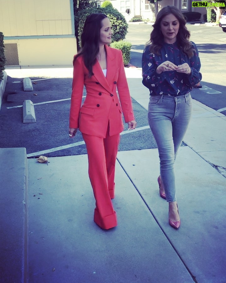 Mena Suvari Instagram - A little #bts from a wonderful time with @entertainmenttonight 🫶🏻✨Thank you for having me on to discuss #HouseOfChains airing this Saturday on @lifetimetv ✨