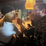 Mena Suvari Instagram - The take down of our director at the wrap party 😂💪🏼 @adamshermanfilm #FilmFam 💚