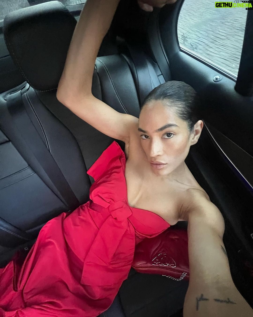 Mette Towley Instagram - Soft Armor. Thank you for sharing your power & grace, Sarah! xoxo @alexandermcqueen Paris,France