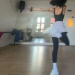 Mette Towley Instagram - da gorlz gotta twirl 🌬️