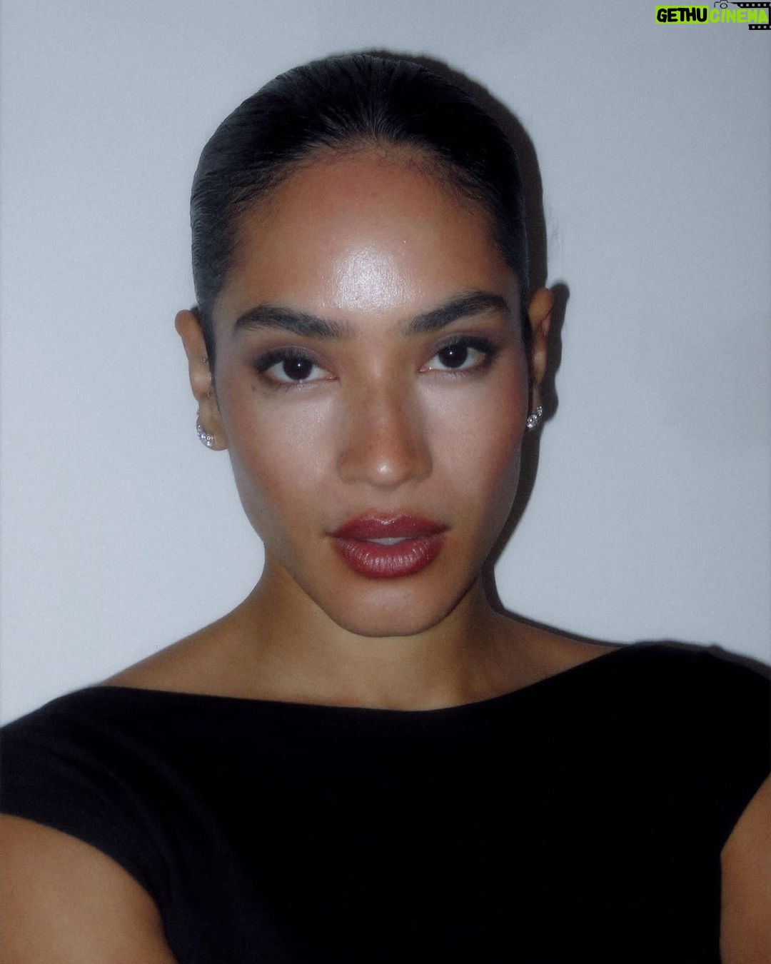 Mette Towley Instagram - BEAT LIKE X MAS 96’… and we taking the plastic off the sofa… by @aimeetwistartistry x I met Aimee this year for a cover shoot and we became inseparable. Its always the best being her muse… BIG love for my twin gemini flame. ❤️