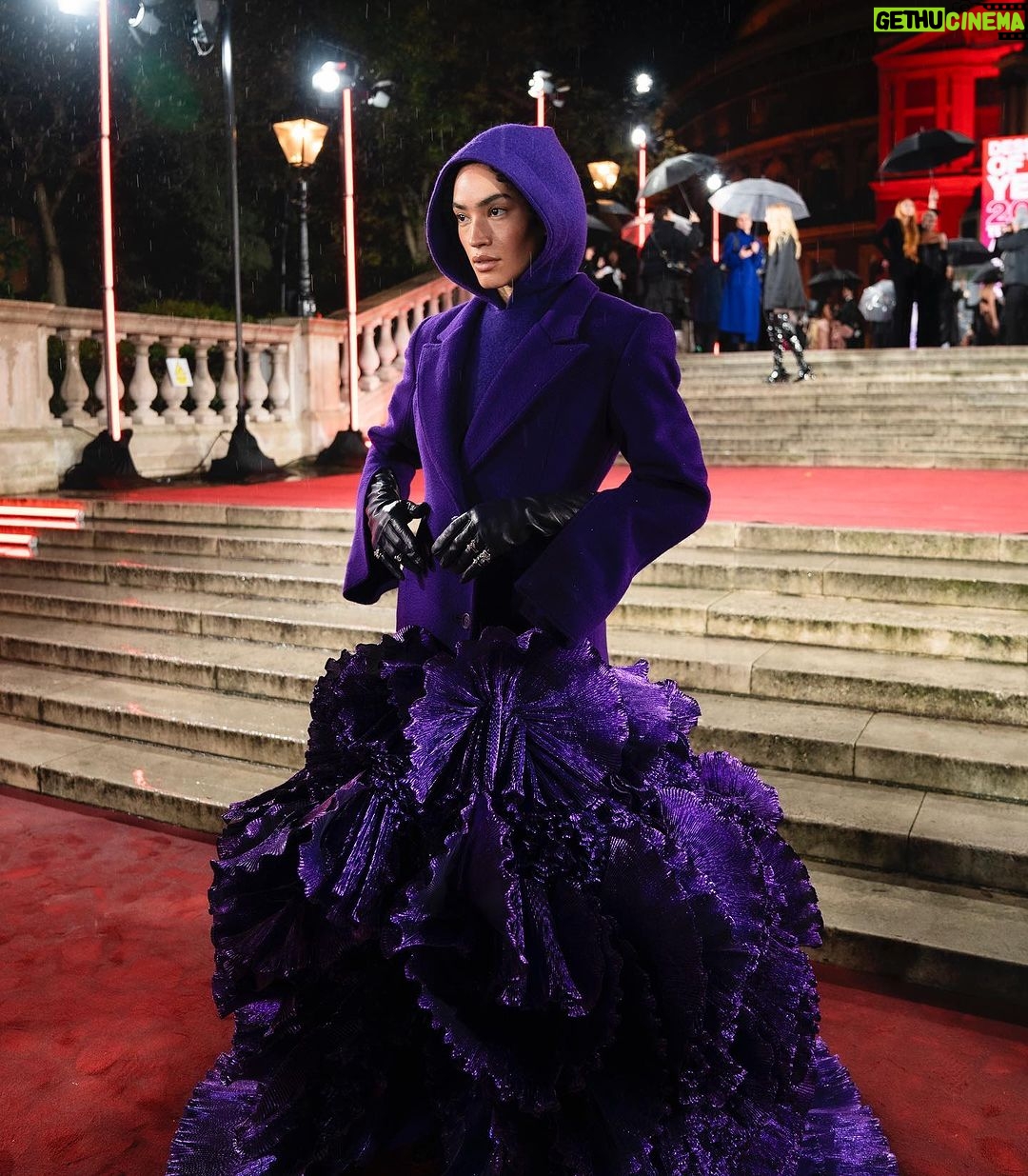 Mette Towley Instagram - PURPLE RAIN! @theofficialpandora #FASHIONAWARDS @britishfashioncouncil the opulence is real! lab grown diamonds by @theofficialpandora and @robertwun couture DARLING!!! purple gloves by @paularowangloves are a superb stun! styled by @sandrarayso makeup @aimeetwistartistry hair @laurainebailey images by @beccascarletw @zacmahrouche