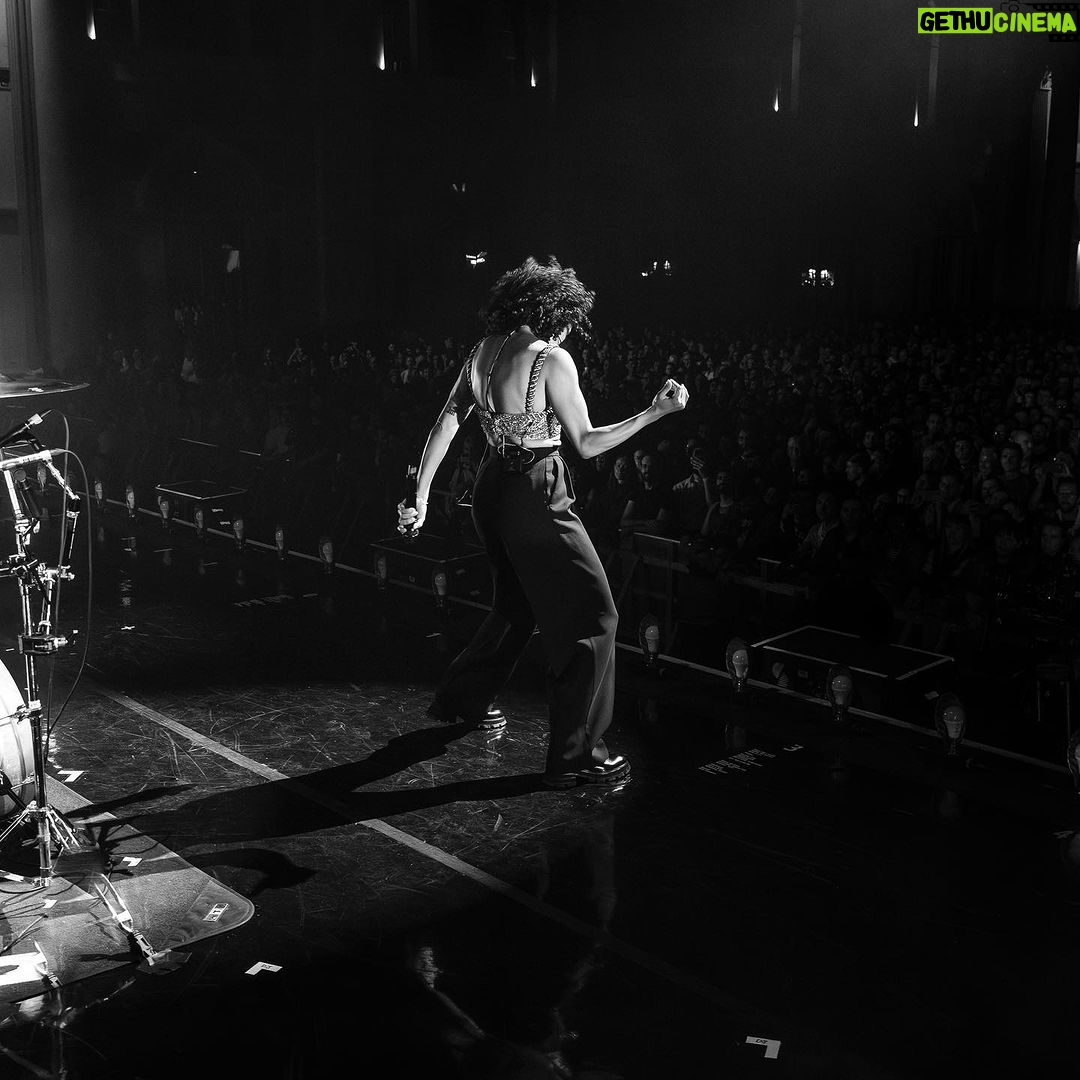 Mette Towley Instagram - PUT A BOW ON IT! Last weekend we wrapped the UK tour… I opened for @jessieware in front of 20,000 beautiful people @yourallypally. I spent the week hustling under spotlights in Manchester and Glasgow. Delivering my music & message to new audiences is my kind of ENERGY. GREATFULL TO MY INCREDIBLE BAND @daynajfisher @joyjmusique_concrete @moslicks for rocking with me. Thank you Jessie for welcoming me with open arms! A MASTERCLASS… WHAT A TIME TO BE ALIVE! 🖤 honored to be adorned by the inspiring #sarahburton @alexandermcqueen. all photography by the @zacmahrouche